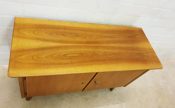 Sideboard, Kommode, 1950, Mid Century, Vintage, Nussbaum, Anrichte, Intarsien, verschließbar