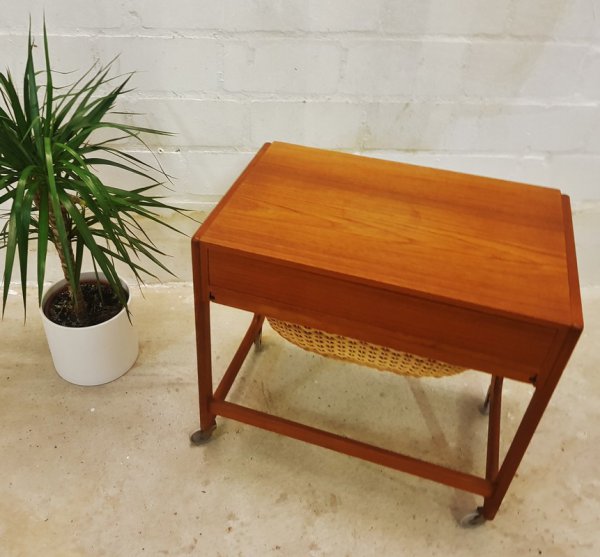 Nähksten, auf Rollen, Teak, Danish Design, Gelsted, BR, Rattankorb, Mid Century, Vintage, Made in Denmark