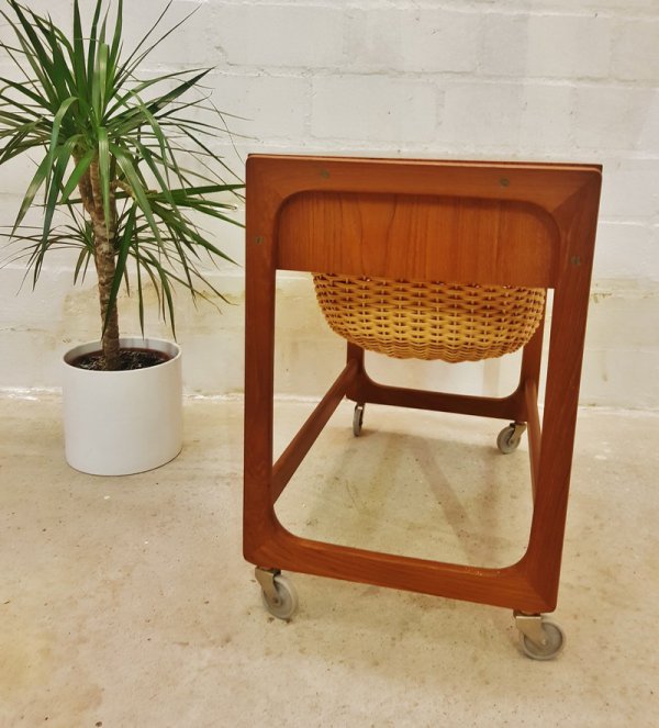 Nähksten, auf Rollen, Teak, Danish Design, Gelsted, BR, Rattankorb, Mid Century, Vintage, Made in Denmark