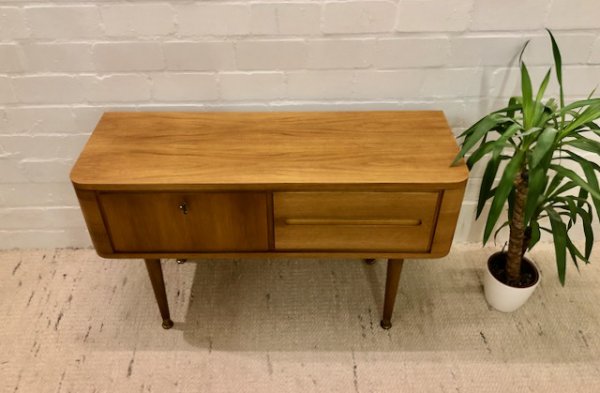 Mid Century Anrichte, Kommod, Vintage, Nussbaum, hell, 1960, 60er, 1959, Danish Design, hoch, 2 Schubladen, verschließbare Klappe