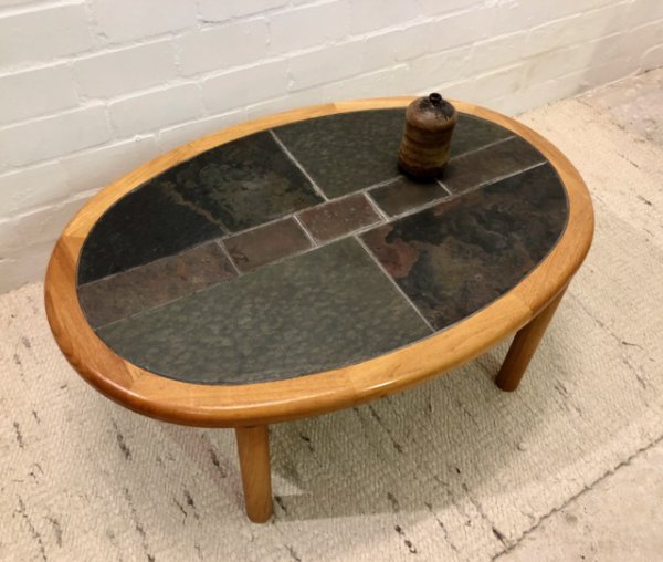 Teakholz Couchtisch, Coffeetable, Tue Poulsen, Made in Denmark, Danish Design, Vintage, Mid Century, Teak, Keramik, Schiefer, handmade, Handarbeit, 1970, hell, Granit, Mosaik, Fliesen, Designklassiker, Designer, Dyrlund