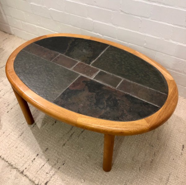 Teakholz Couchtisch, Coffeetable, Tue Poulsen, Made in Denmark, Danish Design, Vintage, Mid Century, Teak, Keramik, Schiefer, handmade, Handarbeit, 1970, hell, Granit, Mosaik, Fliesen, Designklassiker, Designer, Dyrlund