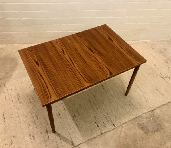 Mid Century Teakholz Esstisch, Maserung, 1960's, 60er, ausziehbar, runde Beine, ausgeprägte Maserung, verlängerbar, Mid Century Möbel, Vintage Möbel, Designklassiker, hell, braun, massiv