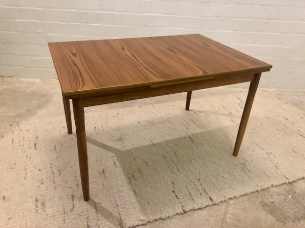 Mid Century Teakholz Esstisch, Maserung, 1960's, 60er, ausziehbar, runde Beine, ausgeprägte Maserung, verlängerbar, Mid Century Möbel, Vintage Möbel, Designklassiker, hell, braun, massiv