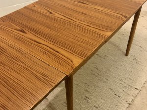 Mid Century Teakholz Esstisch, Maserung, 1960's, 60er, ausziehbar, runde Beine, ausgeprägte Maserung, verlängerbar, Mid Century Möbel, Vintage Möbel, Designklassiker, hell, braun, massiv