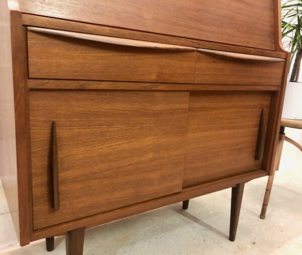 Sekretär Teakholz, Mid Century, Karstadt, Danish Design, Vintage, 1960, 60er, 60's, Teak, Schreibtisch, Büro, beleuchtet, Schubladen, Schiebetüren, aufklappbar,