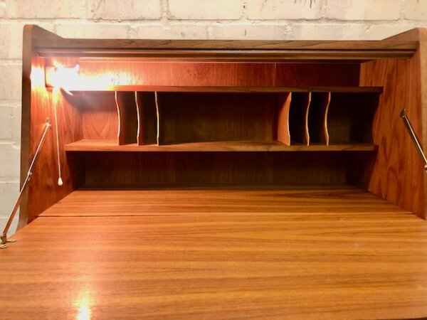 Sekretär Teakholz, Mid Century, Karstadt, Danish Design, Vintage, 1960, 60er, 60's, Teak, Schreibtisch, Büro, beleuchtet, Schubladen, Schiebetüren, aufklappbar,