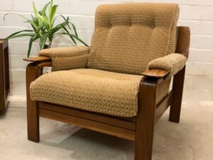 Mid Century Sessel, Easy Chair 1960's, Holz, god, gelb, gemustert, Komfort, Vintage, 1960, 1970, Mid Century Möbel, Designklassiker, gepolsterte Armlehnen