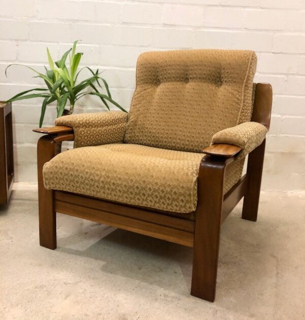 Mid Century Sessel, Easy Chair 1960's, Holz, god, gelb, gemustert, Komfort, Vintage, 1960, 1970, Mid Century Möbel, Designklassiker, gepolsterte Armlehnen