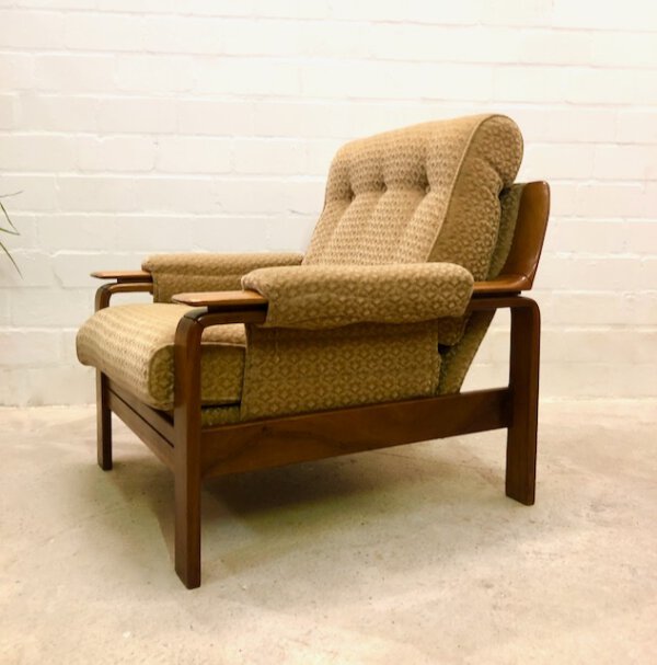 Mid Century Sessel, Easy Chair 1960's, Holz, god, gelb, gemustert, Komfort, Vintage, 1960, 1970, Mid Century Möbel, Designklassiker, gepolsterte Armlehnen