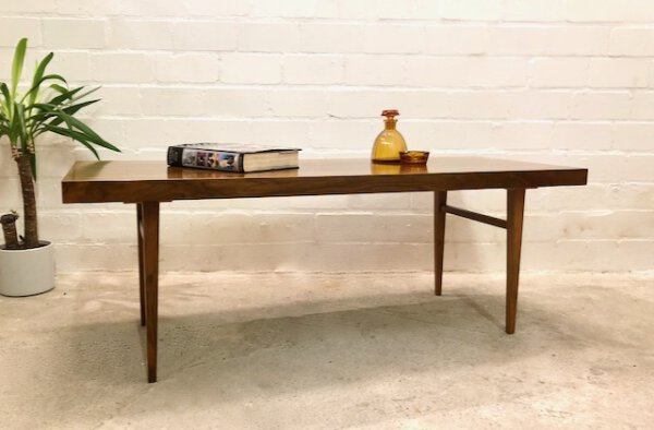 Mid Century Coffee Table, Nussbaum, Surfboard, 1960', 1970's, Maserung, hellbraun, groß, eckig, kantig, Vintage-Möbel, Mid Century-Möbel, Danish Design,