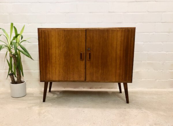 Kommode Danish Design, Teak 1960's, schräge Beine, Mid Century, Vintage, braun, verschließbar, Maserung, Patina, Palisander, Made in Denmark, verschließbar