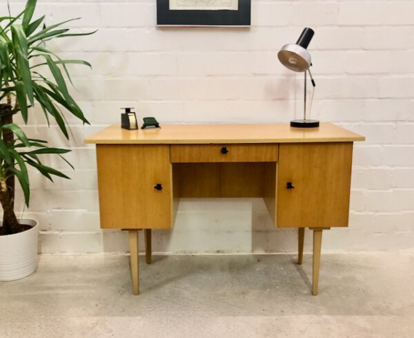 true Vintage Schreibtisch, helles Holz, 1960, Mid Century, Rüster, Furnier, verschließbar, Schublade, klein kompakt, 1970, Sekretär