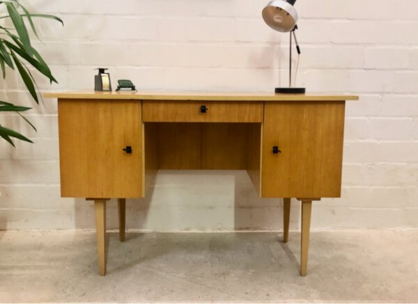 true Vintage Schreibtisch, helles Holz, 1960, Mid Century, Rüster, Furnier, verschließbar, Schublade, klein kompakt, 1970, Sekretär