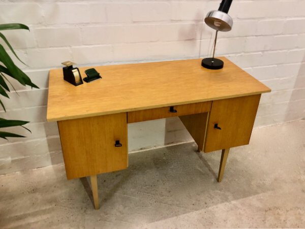 true Vintage Schreibtisch, helles Holz, 1960, Mid Century, Rüster, Furnier, verschließbar, Schublade, klein kompakt, 1970, Sekretär