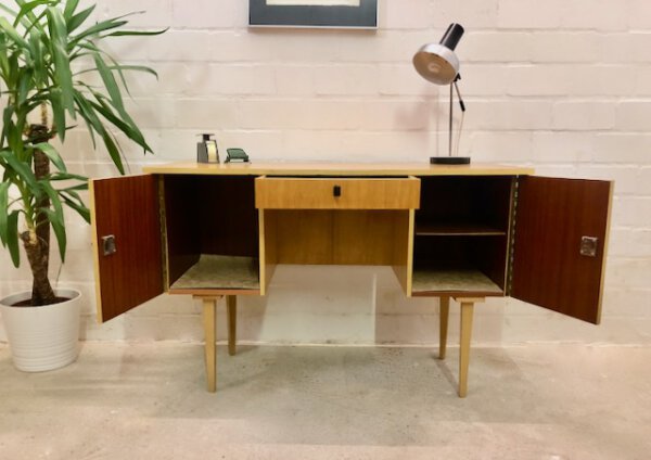 true Vintage Schreibtisch, helles Holz, 1960, Mid Century, Rüster, Furnier, verschließbar, Schublade, klein kompakt, 1970, Sekretär