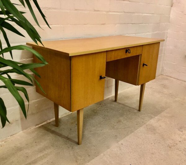 true Vintage Schreibtisch, helles Holz, 1960, Mid Century, Rüster, Furnier, verschließbar, Schublade, klein kompakt, 1970, Sekretär