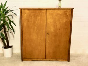 Mid Century Highboard, Nussbaum 1960's, Vintage Schrank, Kleiderkommode, Schubladen, Verschließbar, Fächer, Anrichte, Sideboard, helles Holz