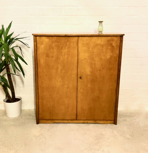 Mid Century Highboard, Nussbaum 1960's, Vintage Schrank, Kleiderkommode, Schubladen, Verschließbar, Fächer, Anrichte, Sideboard, helles Holz