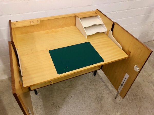Sekretär Kommode, Verwandlungsmöbel 1970er, Nussbaum, Kommode, Sideboard, Sekretär, aufklappbar, Anrichte, Mid Century, Vintage Möbel, Maserung, Schreibtisch, Ablagefächer, verschließbar, 1960's