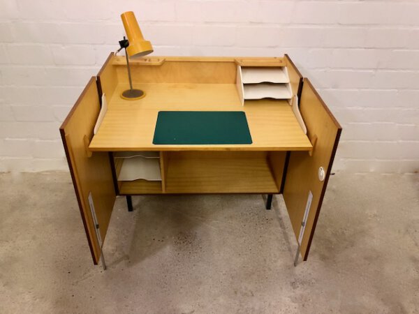 Sekretär Kommode, Verwandlungsmöbel 1970er, Nussbaum, Kommode, Sideboard, Sekretär, aufklappbar, Anrichte, Mid Century, Vintage Möbel, Maserung, Schreibtisch, Ablagefächer, verschließbar, 1960's