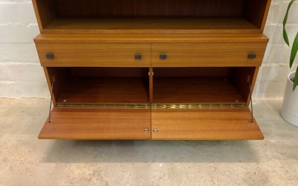 Vintage Schreibschrank, Highboard 1970's, Nussbaum, Schubladen, Klappen, 2-Teilig, Mid Century, Homeoffice, Schreibtisch, 1960's, schlicht, hellbraun, zeitlos, Design, Klassiker