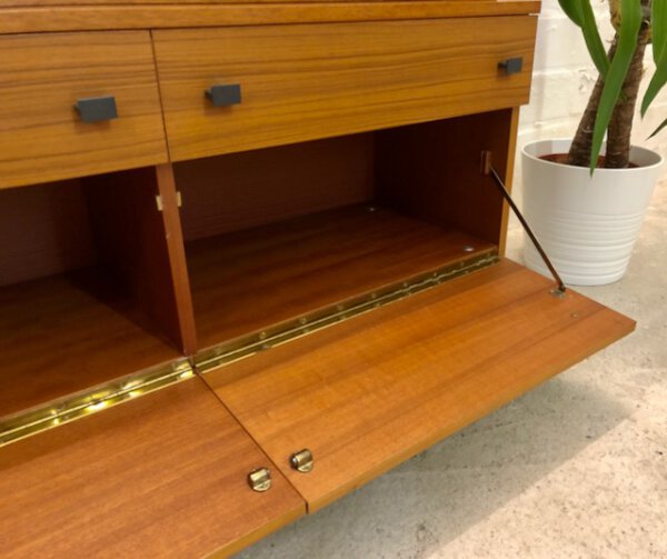 Vintage Schreibschrank, Highboard 1970's, Nussbaum, Schubladen, Klappen, 2-Teilig, Mid Century, Homeoffice, Schreibtisch, 1960's, schlicht, hellbraun, zeitlos, Design, Klassiker