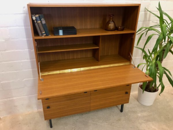 Vintage Schreibschrank, Highboard 1970's, Nussbaum, Schubladen, Klappen, 2-Teilig, Mid Century, Homeoffice, Schreibtisch, 1960's, schlicht, hellbraun, zeitlos, Design, Klassiker