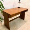 Vintage Nussbaum Schreibtisch, 1960's, hellbraun, Schublade, Design, schlicht klein, Arbeitsplatz, beidseitig, Bücherregal, Designklassiker, 1970's, Mid Century