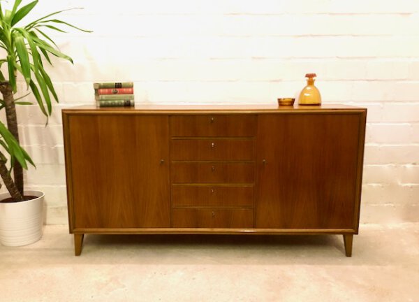 1960's Credenz, Mid Century Sideboard, Nussbaum, braun, Kommode, Schubladen, verschließbar, Vintage, 1970's, 5 Schubladen, Designklassiker, Loft