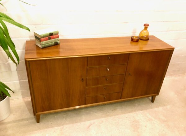 1960's Credenz, Mid Century Sideboard, Nussbaum, braun, Kommode, Schubladen, verschließbar, Vintage, 1970's, 5 Schubladen, Designklassiker, Loft