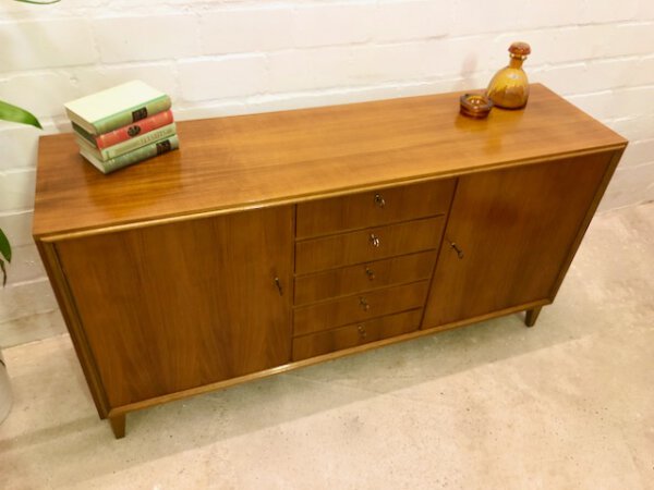 1960's Credenz, Mid Century Sideboard, Nussbaum, braun, Kommode, Schubladen, verschließbar, Vintage, 1970's, 5 Schubladen, Designklassiker, Loft