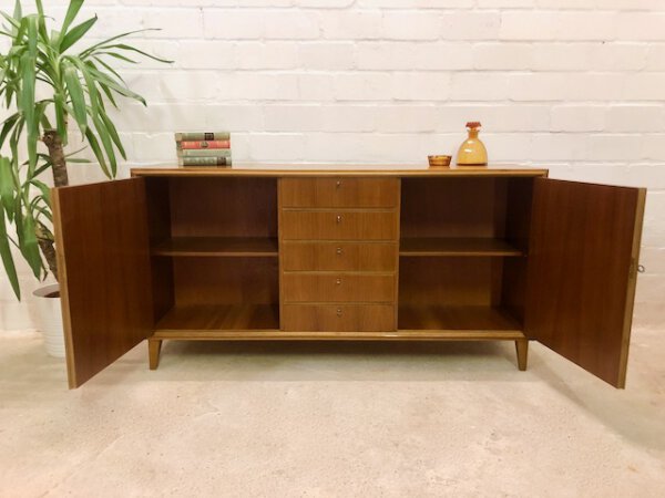 1960's Credenz, Mid Century Sideboard, Nussbaum, braun, Kommode, Schubladen, verschließbar, Vintage, 1970's, 5 Schubladen, Designklassiker, Loft