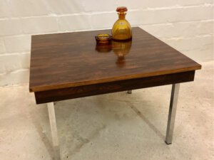 Palisander Coffee Table, Couchtisch 1970's, verchromte Metallfüße, Rosewood, Maserung, braun, Mid Century, Designklassiker, Vintage, 1960's, Beistelltisch