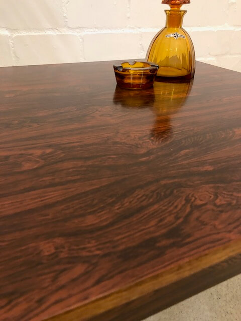 Palisander Coffee Table, Couchtisch 1970's, verchromte Metallfüße, Rosewood, Maserung, braun, Mid Century, Designklassiker, Vintage, 1960's, Beistelltisch