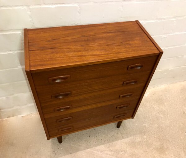 Mid Century Teakholz Kommode, Danish Design, 5 Schubladen, Teak, konische Füße, Flurkommode, Schränkchen, Designklassiker, Anrichte, Sideboard, 1960's, 1970's, Made in Denmark