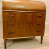Runddeckel Sekretär, 1960's, Mid Century, Danish Design, Nussbaum, Vintage, verschließbar, Schubladen, runde Grifflöcher, ausziehbare Arbeitsplatte, trapezförmige Füße, Maserung, Schreibtisch, 1970's