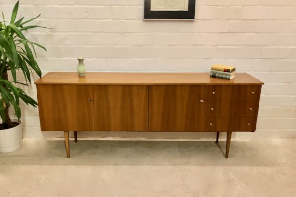 Vintage Nussbaum Sideboard, 1970's, 1960's, Maserung, braun, verschließbar, Schubladen, Fächer, Anrichte, Kommode, Klassiker, Design, Mid Century