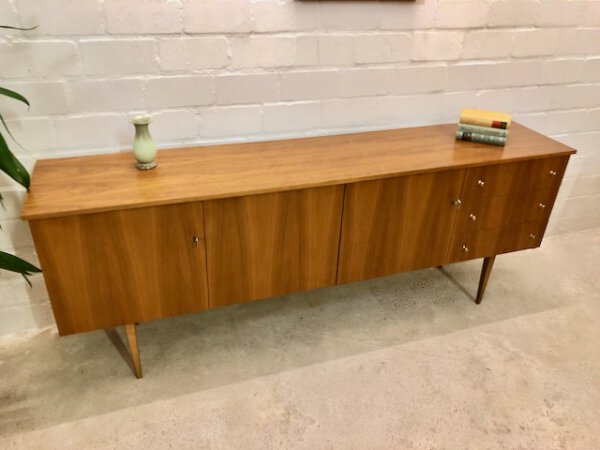 Vintage Nussbaum Sideboard, 1970's, 1960's, Maserung, braun, verschließbar, Schubladen, Fächer, Anrichte, Kommode, Klassiker, Design, Mid Century