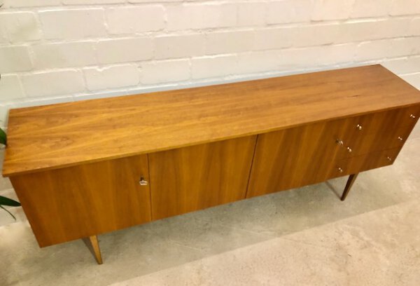 Vintage Nussbaum Sideboard, 1970's, 1960's, Maserung, braun, verschließbar, Schubladen, Fächer, Anrichte, Kommode, Klassiker, Design, Mid Century