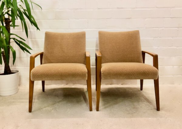 Mid Century Armchair, Vintage Sessel, 1960's, hellbraun, gold, Samt, Easy Chair, Armlehnenstuhl, 1970's, gepolstert, Designklassiker, Mid Century Modern, gemustert, Muster, helles Holz, Wartesessel, Lounge Chair