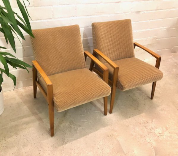 Mid Century Armchair, Vintage Sessel, 1960's, hellbraun, gold, Samt, Easy Chair, Armlehnenstuhl, 1970's, gepolstert, Designklassiker, Mid Century Modern, gemustert, Muster, helles Holz, Wartesessel, Lounge Chair