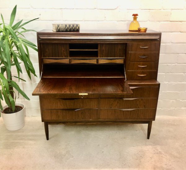 Palisander Sekretär, Erling Torvits 1960's, Klim Mobelfabrik, Made in Denmark, Danish Design, Designklassiker, Rosewood, Desk, Schreibschrank, Sideboard, Kommode, Highboard, dunkelbraun, Schubladen, verschließbar, Mid Century modern, Furniture, Vintage Möbel, homeoffice