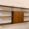 WHB-Regal, Teakholz "String-Regal", breites Regal, Vintage, Mid Century, Danish Design, Made in Germany, Leiterregal, schwarze Metallleitern, Teak, 1960, 1970, verschließbar, Schrank, Bücherregal, Mid Century Modern