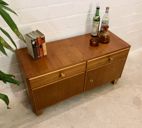 Lowboard 1950's, kl. Barschrank, Kommode, Sideboard, Vintage, Mid Century, 1960's, 1970's, Anrichte, Minibar, Flurkommode, hellbraun