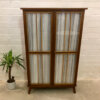 Mid Century Kleiderschrank, Gardinen 1960's, Garderobe, Vintage, Dielenschrank, Designklassiker, 1950, 1970, Empfangsbereich, Agentur, Mäntel, Vorhänge, verschließbar, dunkel braun, schräge Beine Füße