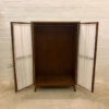 Mid Century Kleiderschrank, Gardinen 1960's, Garderobe, Vintage, Dielenschrank, Designklassiker, 1950, 1970, Empfangsbereich, Agentur, Mäntel, Vorhänge, verschließbar, dunkel braun, schräge Beine Füße