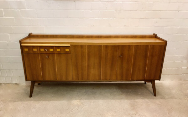 Vintage Nussbaum Sideboard, Buffet 1960's, Anrichte, Kommode, Credenzia, Vintage, Mid Century, 1970's, Designklassiker, Minibar, Barfach, Schublade, verschließbar, Maserung, braun, hellbraun, Nadelstreifen, Rockabilly, schräge Beine, Modern, Danish Design