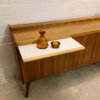 Vintage Nussbaum Sideboard, Buffet 1960's, Anrichte, Kommode, Credenzia, Vintage, Mid Century, 1970's, Designklassiker, Minibar, Barfach, Schublade, verschließbar, Maserung, braun, hellbraun, Nadelstreifen, Rockabilly, schräge Beine, Modern, Danish Design
