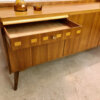 Vintage Nussbaum Sideboard, Buffet 1960's, Anrichte, Kommode, Credenzia, Vintage, Mid Century, 1970's, Designklassiker, Minibar, Barfach, Schublade, verschließbar, Maserung, braun, hellbraun, Nadelstreifen, Rockabilly, schräge Beine, Modern, Danish Design